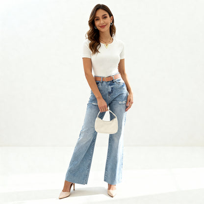 بلوزة نصف كم ياقه V و أكسسوار - أبيض